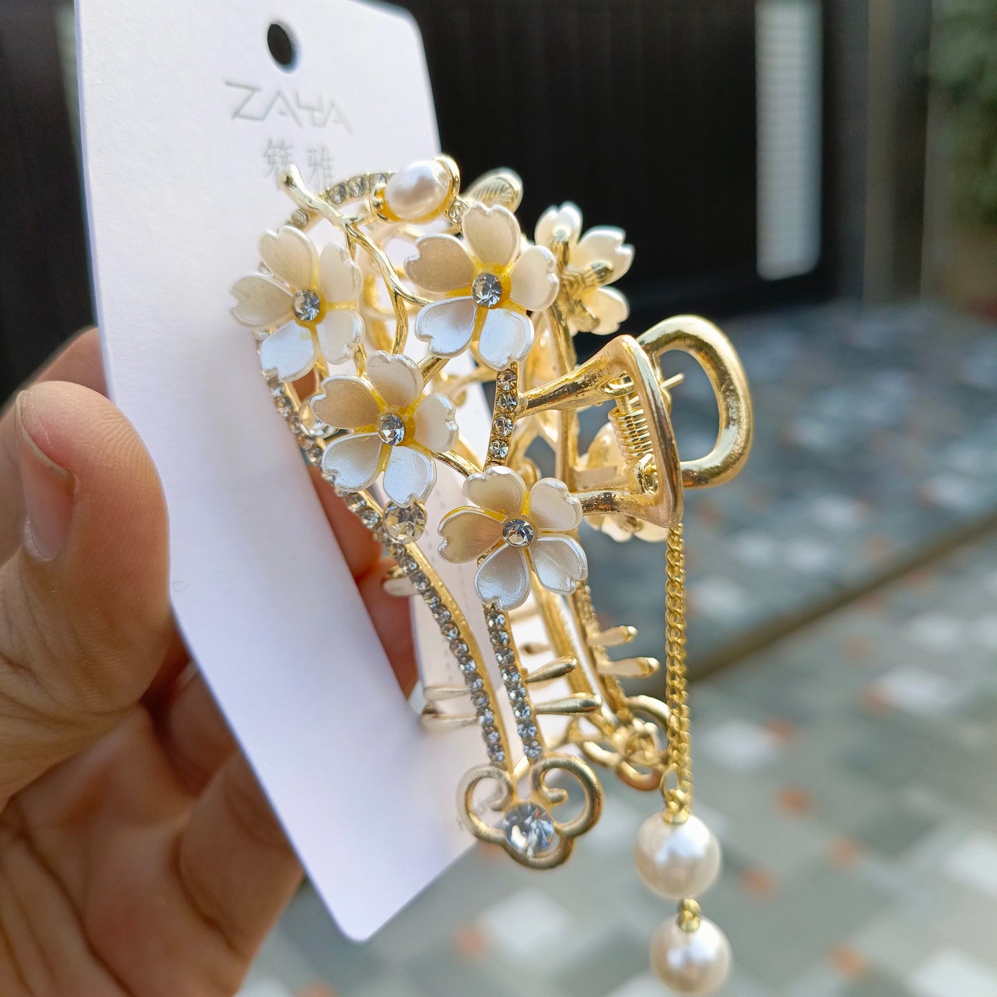 ZAYA FLOWER HAIR CLIP
